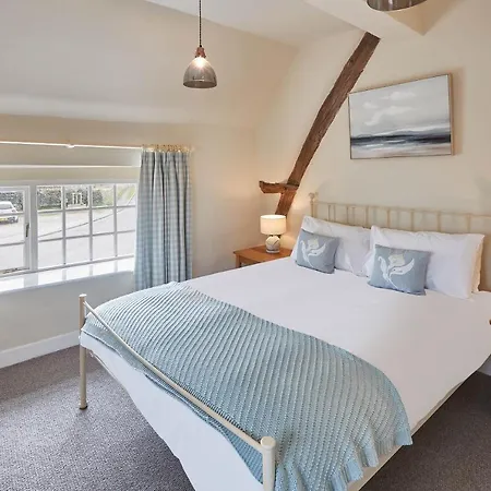 Host & - Sunbeam Lythe