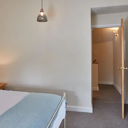 Host & - Sunbeam * Lythe